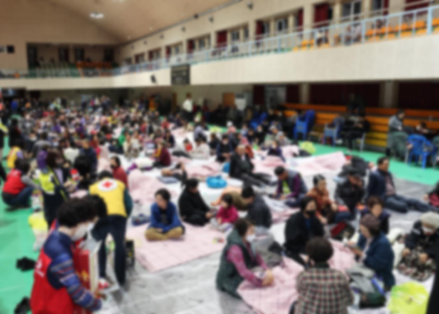 2-3 사진(영양군지사협, 산불 피해 가구 대피소 빨래 세탁 봉사에 힘써).jpg
