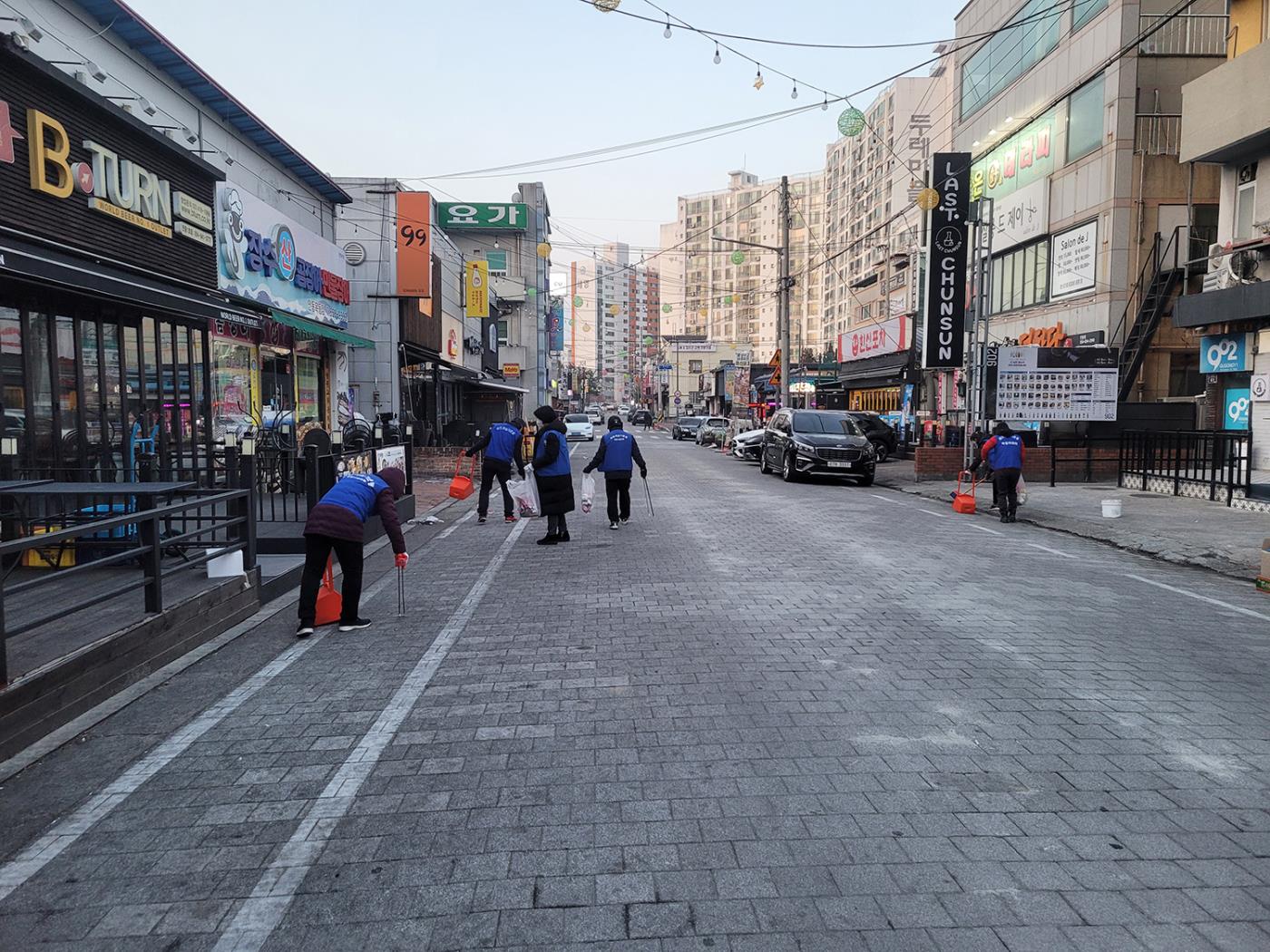 0218 바르게살기운동 옥동협의회, 환경정화 선도 (2).jpg