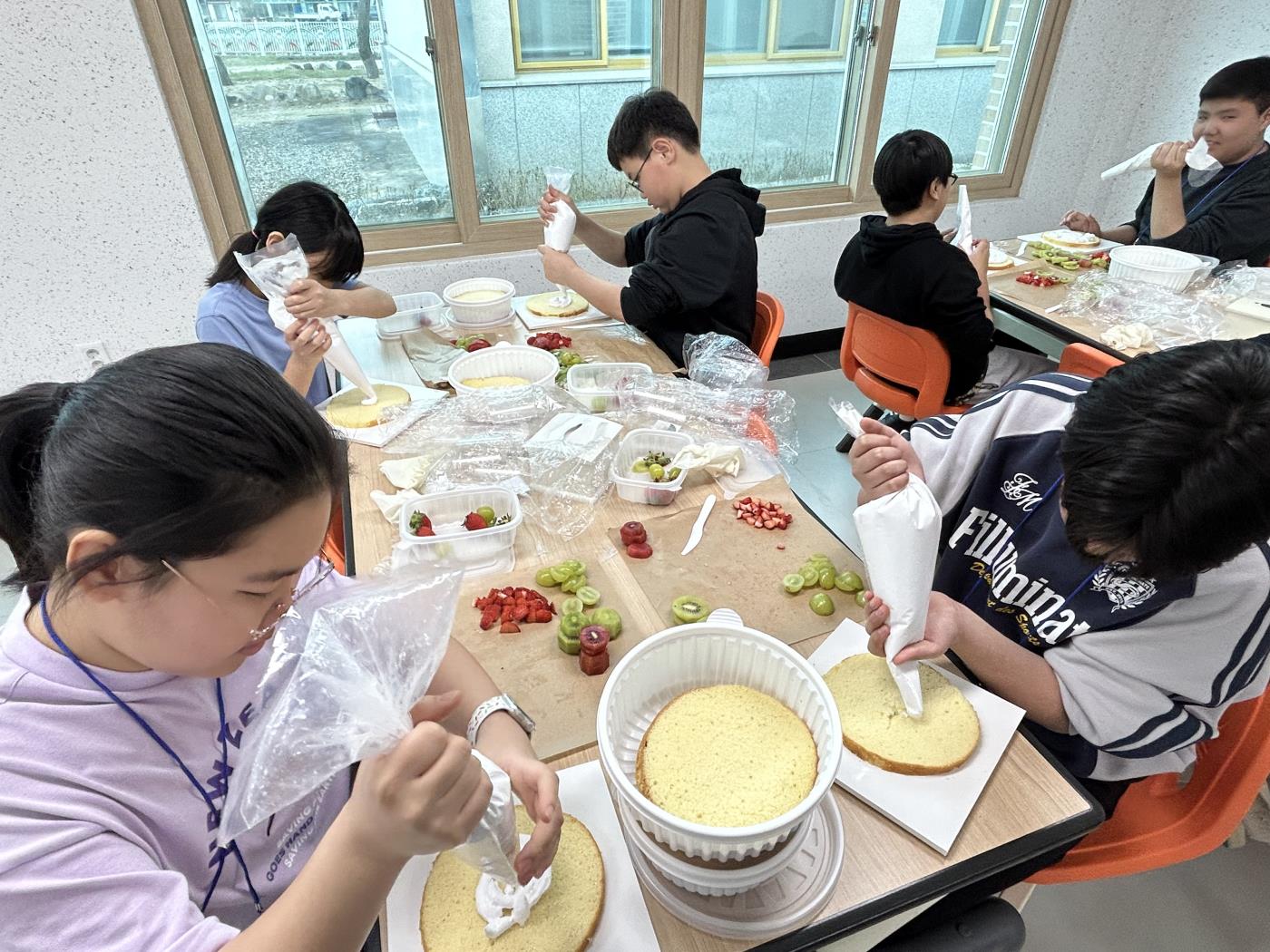 케이크 만들기 체험 사진.jpg