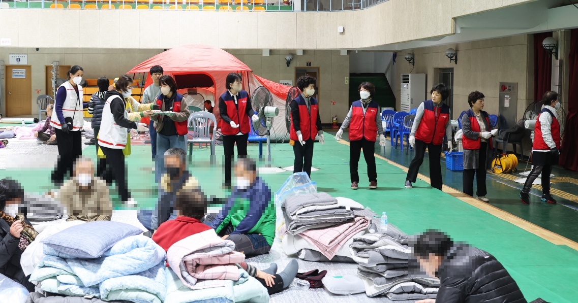 5-3 사진(영양군여협, 산불피해 이재민 봉사활동).jpg