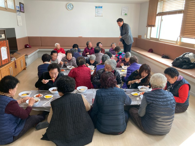 0212 경북아미회, 안동성좌원에 짜장 나눔행사 진행 (2).jpg