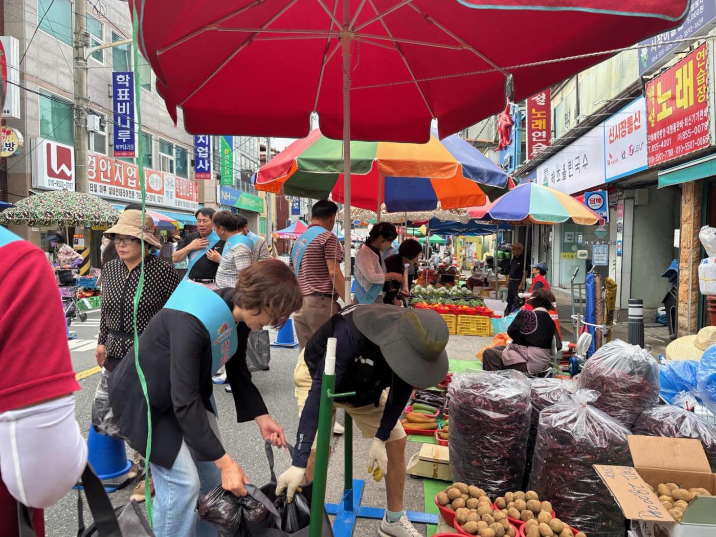 0813 송하동, 주민 총출동해 안동 오일장 장보기 행사 (2).jpg