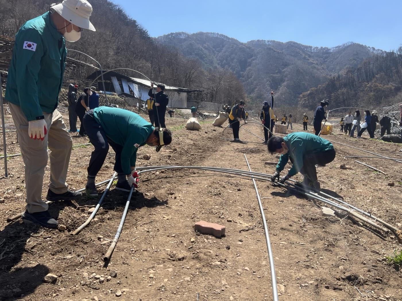 영양교육지원청, 석보면 산불 화재 피해농가 복구 봉사활동 실시2.jpg