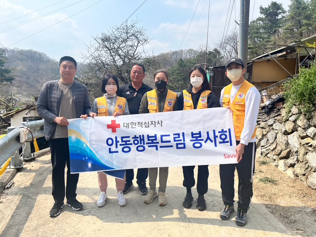 0413 대한적십자사 안동행복드림봉사회, 재능기부로 주거환경개선 봉사 실시 (1).JPG