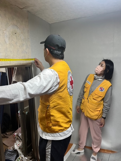 0413 대한적십자사 안동행복드림봉사회, 재능기부로 주거환경개선 봉사 실시 (3).JPG