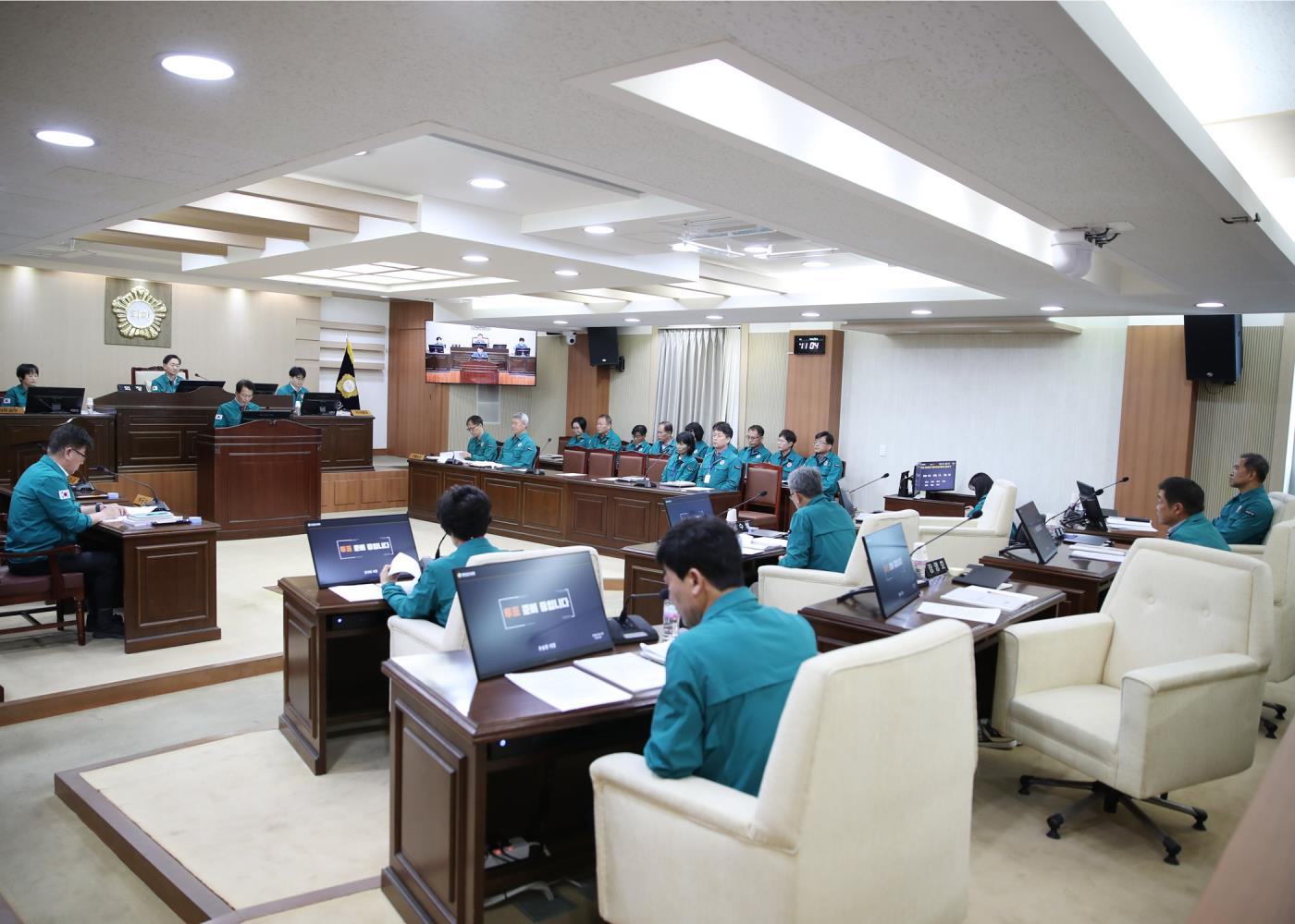 2-2 사진(영양군의회, 제303회 임시회 폐회).jpg