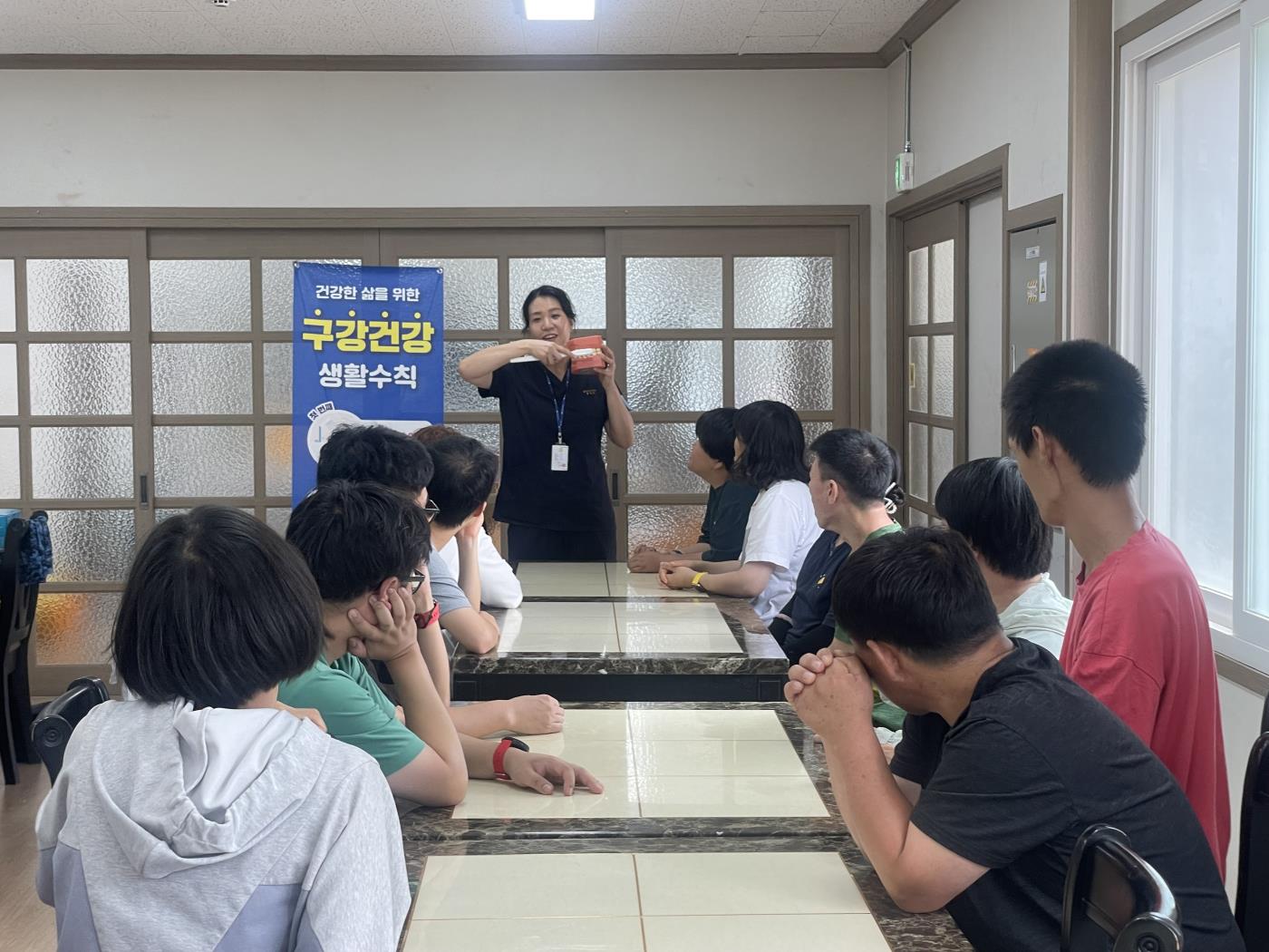 1-2 사진(영양군보건소, 취약계층 위한 찾아가는 구강보건교육 실시).jpeg