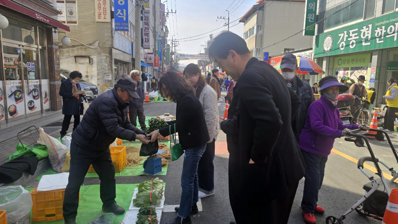 0314 임하면 이장협의회와 함께하는 ‘왔니껴 안동 오일장’ 방문 (2).jpg
