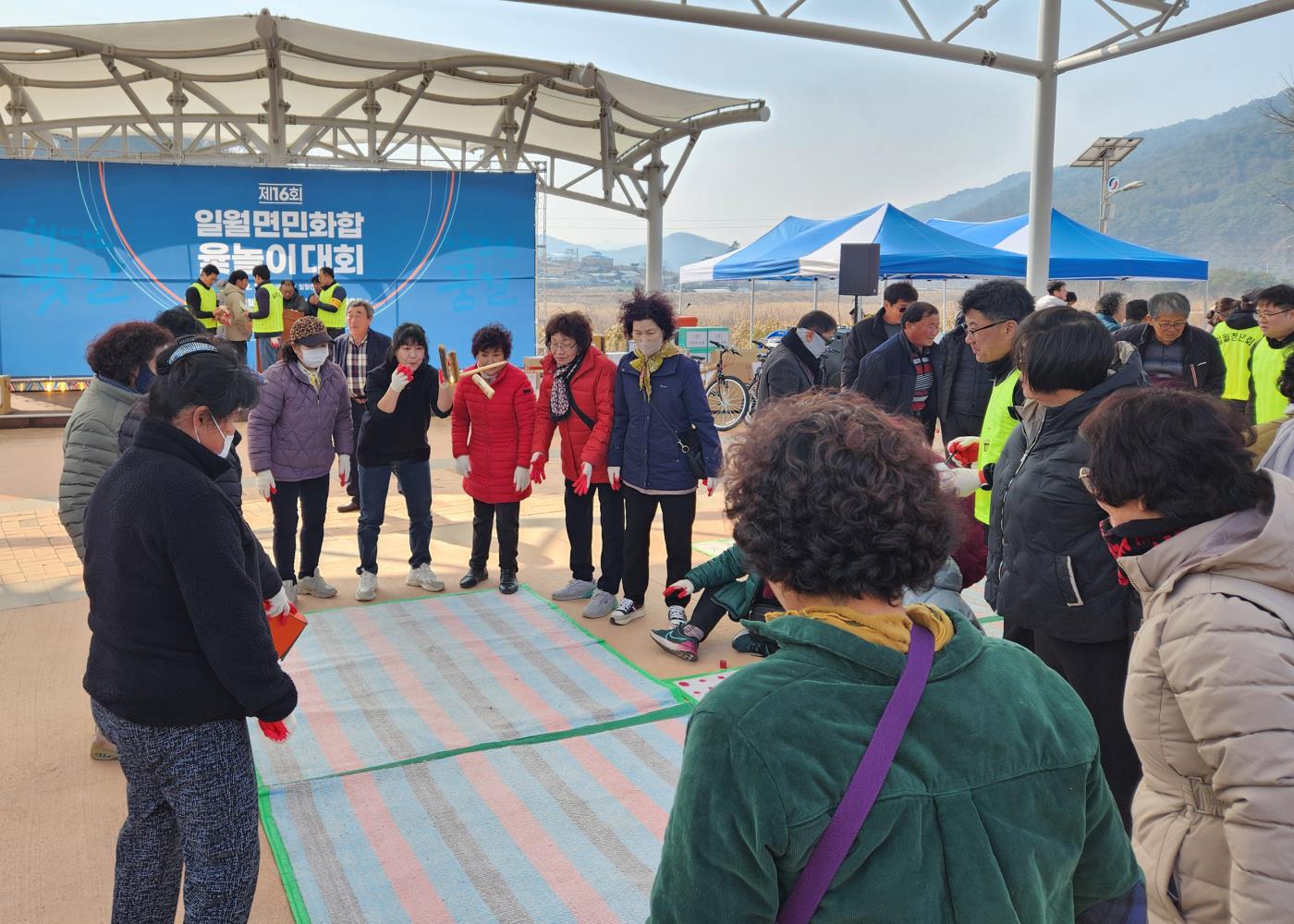1-2 사진(제16회 일월면민 화합 윷놀이 대회 개최).jpg