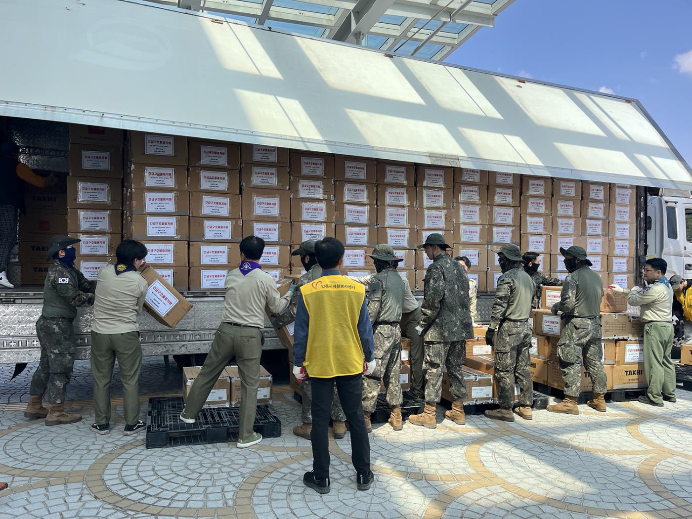 0410 안동시 산불 이재민 구호물품 등 접수처에 전국에서 빠른 회복을 기원하는 관심 잇따라 (2).jpg