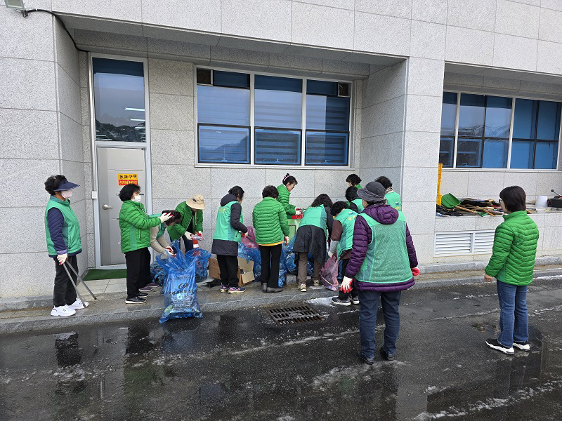 0321 도산면 새마을부녀회, 봄맞이 환경정화활동 실시 (2).jpg
