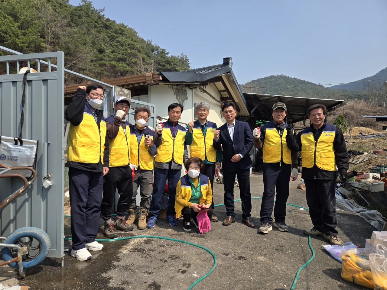 0325 임동면, 주거환경 개선 청소 봉사 실시 (1).jpg
