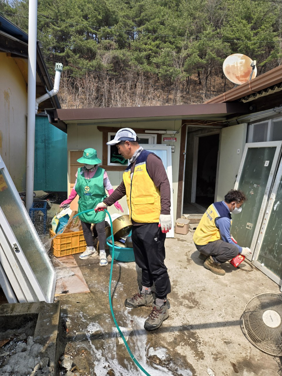 0325 임동면, 주거환경 개선 청소 봉사 실시 (3).jpg