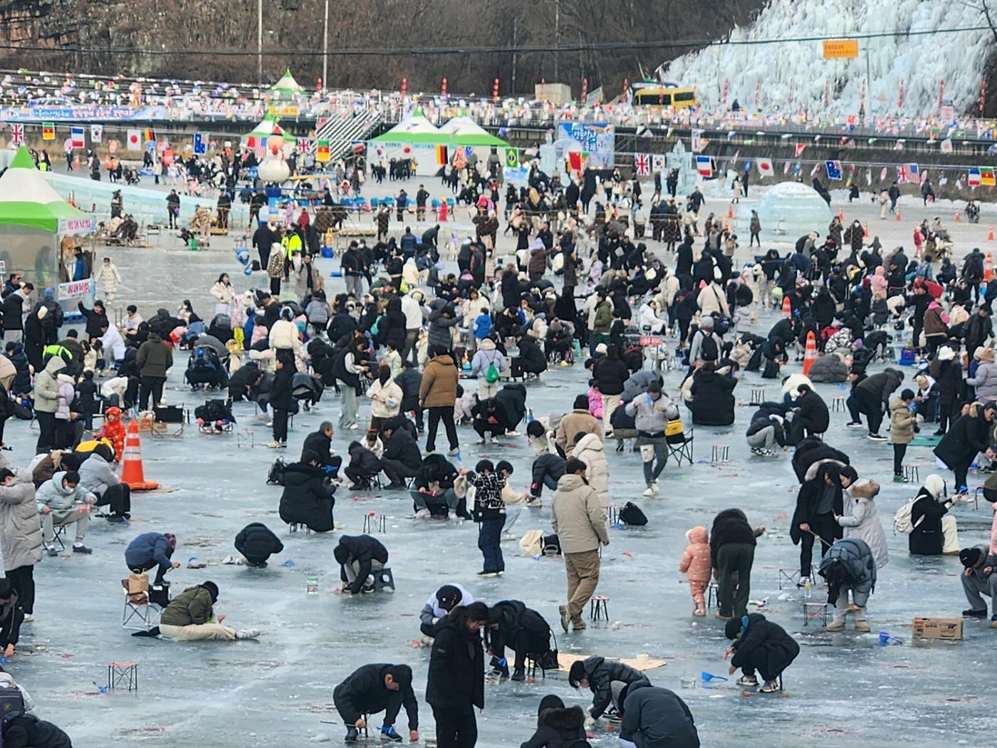 0121 ‘2025 안동암산얼음축제’ 본격 개장 (1).jpg