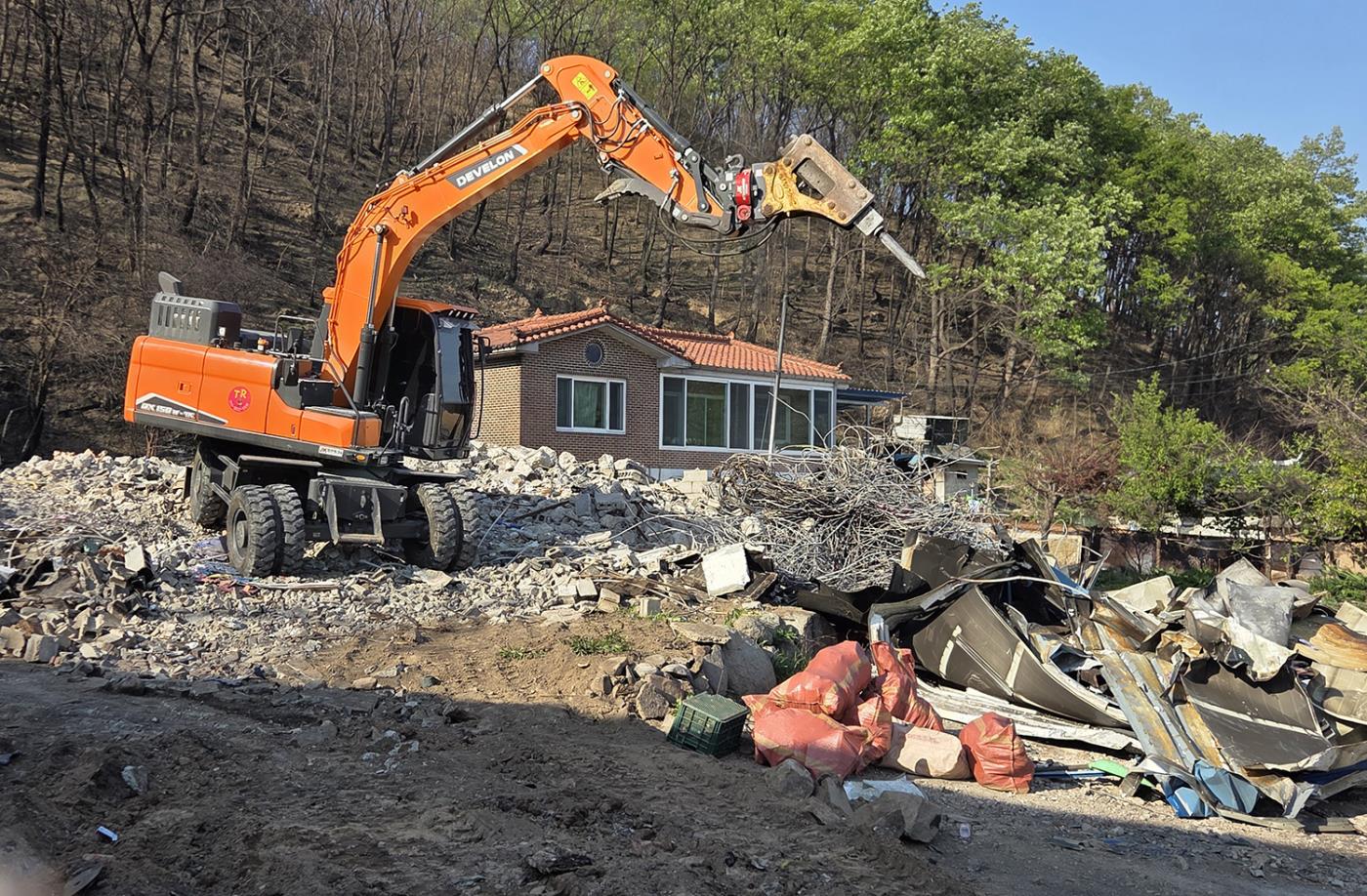 0501 안동시, 산불피해 주택 철거에 박차 (1).jpg