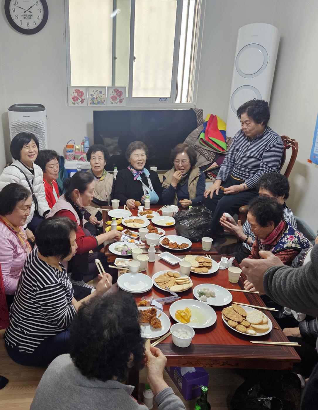 0309 중구동 적십자봉사회, 사랑의 경로 위로연 열어 (1).jpg