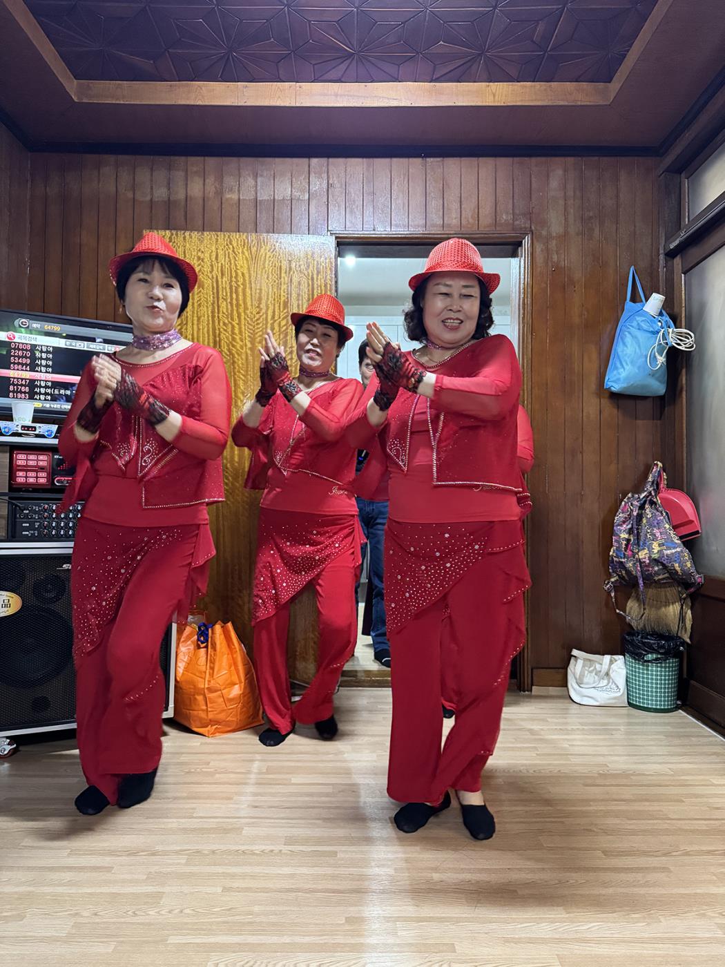 0309 중구동 적십자봉사회, 사랑의 경로 위로연 열어 (2).jpg