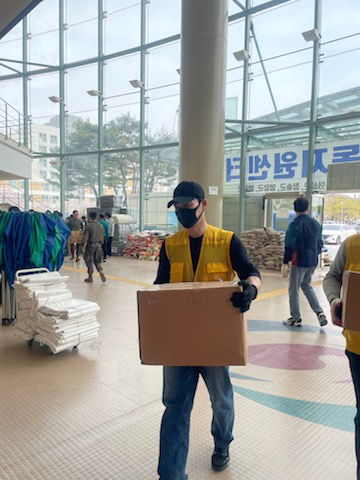 0411 안동 산불피해 이재민 위한 자원봉사의 손길 이어져 (2).jpg