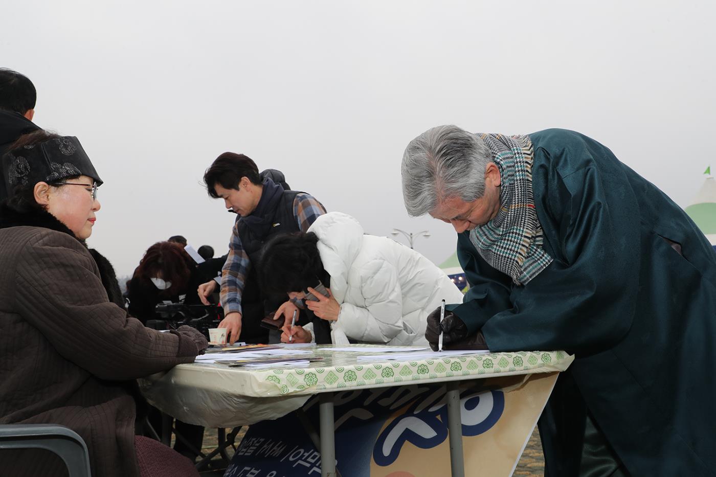 0216 안동시, ‘2025 을사년 정월대보름 달맞이행사’ 성황리 개최 (2).JPG