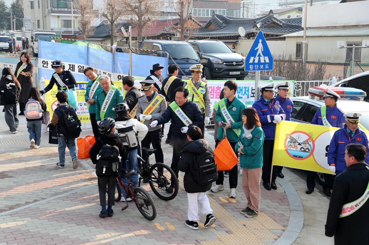 0319 안동시, “아이 먼저” 어린이 안전 캠페인 실시 (2).jpg