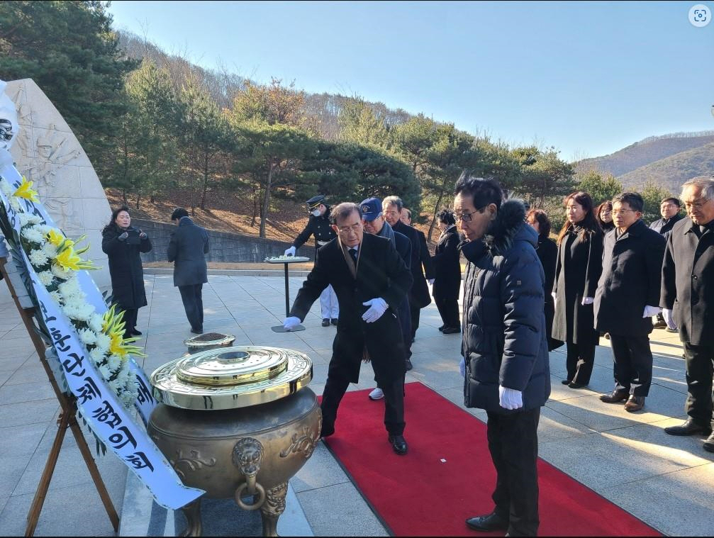 대한민국월남전참전자회 경북지부 영천호국원 참배 (1).jpg