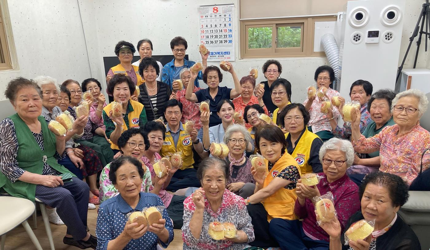 0813 옥동적십자봉사회 ‘사랑의 빵’ 나눔행사 진행.jpg