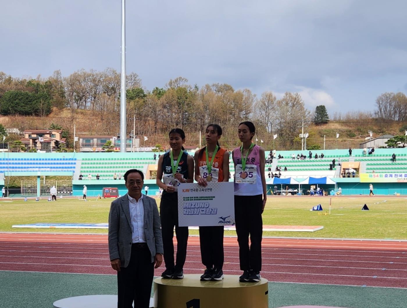 경안여자중학교 육상부, 제54회 춘계육상대회에서 우수한 성과 거둬 (2).jpg