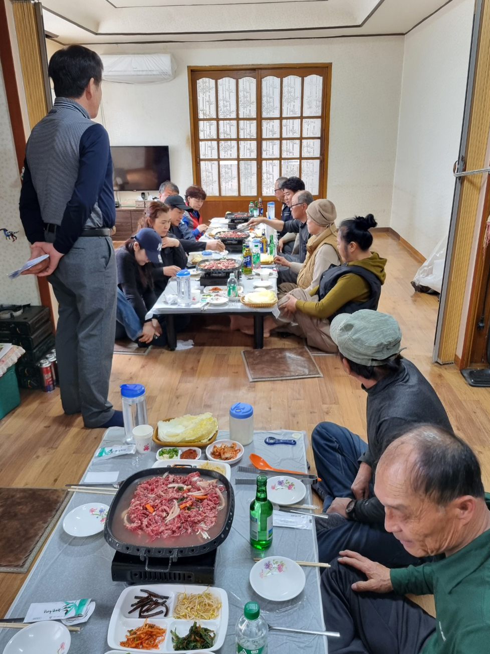 0410 임동면 농촌지도자회, 산불피해 농가에 성금 전달.jpg
