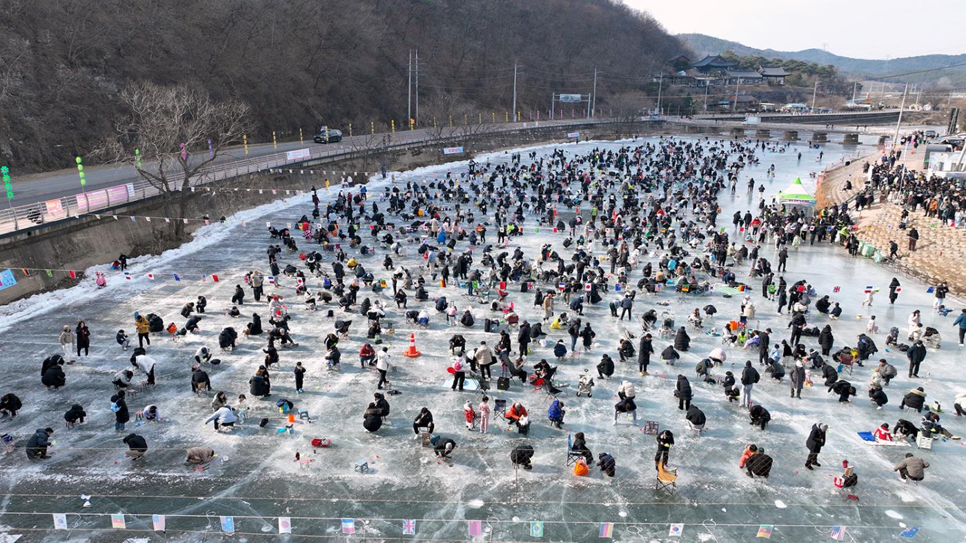 0127 영남지역 최대 겨울 축제 2025 안동암산얼음축제 성황리 폐막 (2).jpeg