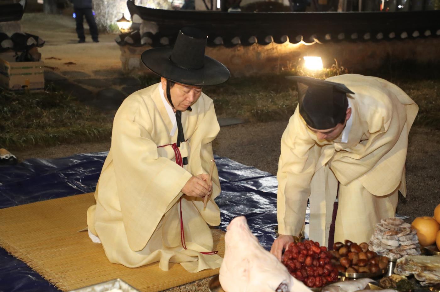0209 안동부(安東府) 신목(神木) 제사 올린다.JPG